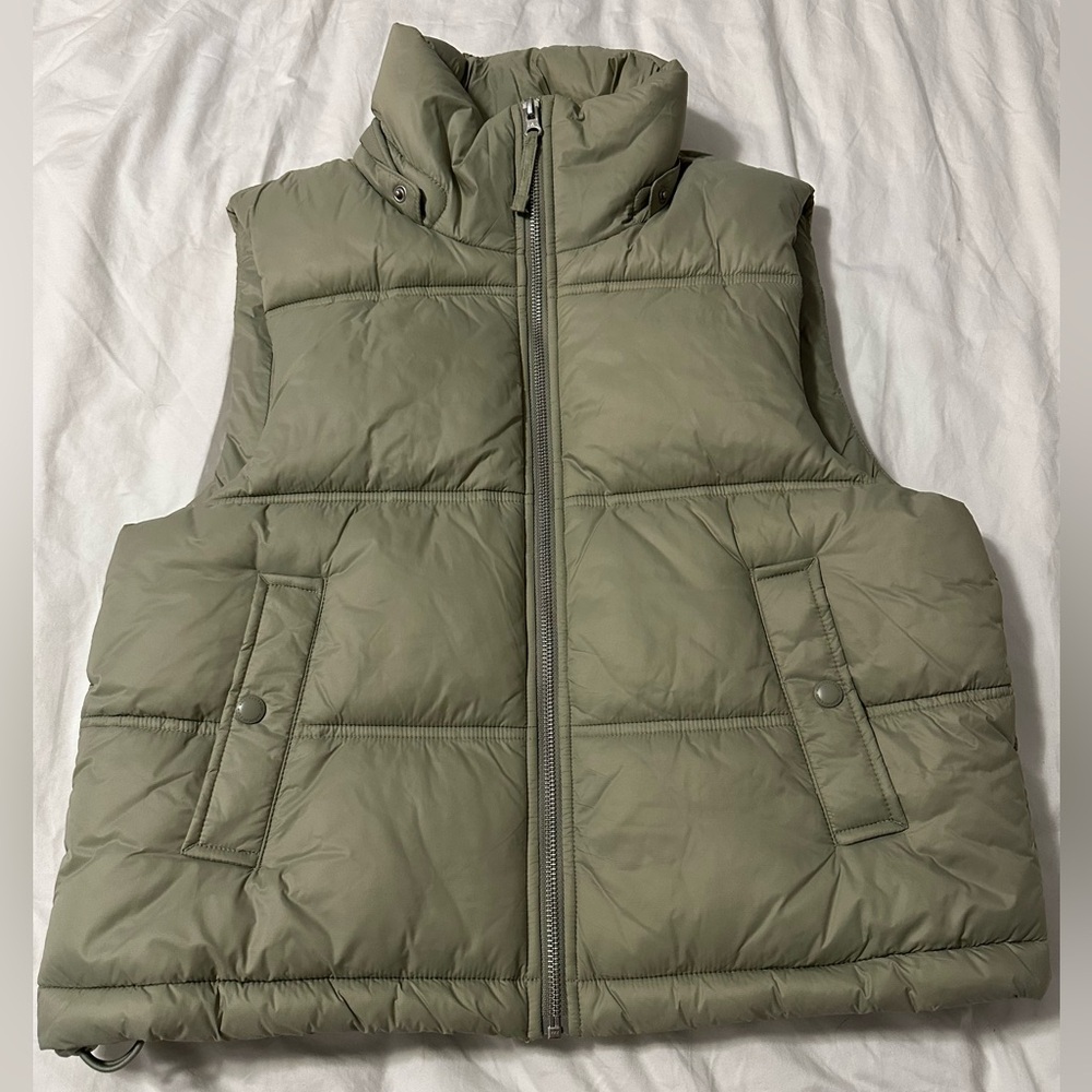 American Eagle Puffer Vest